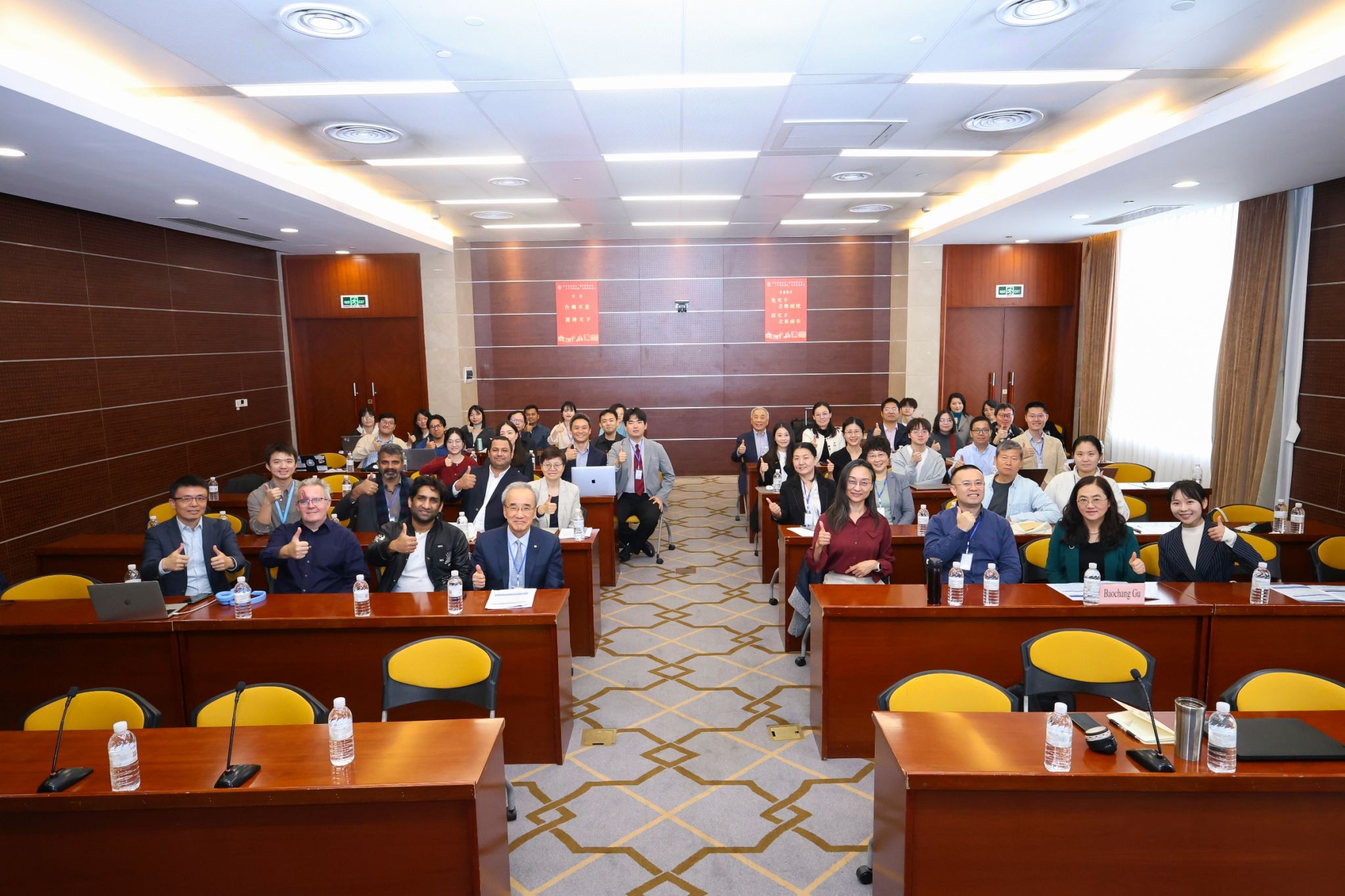 图7-会场内.jpg 图7-会场内.jpg